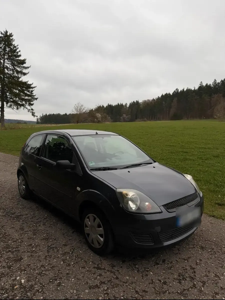Gebraucht Ford Fiesta 70 PS (51 kW) 2007 Grau Kleinwagen