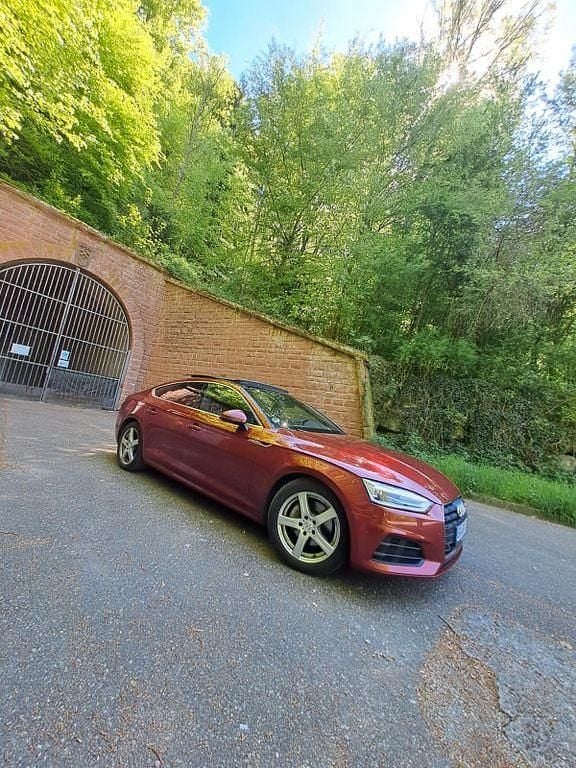 Rot Gebraucht 2017 Audi A5 Sportback Ambiente Kleinwagen | 17.300 € (Etwas zu teuer) - Bild 1/4