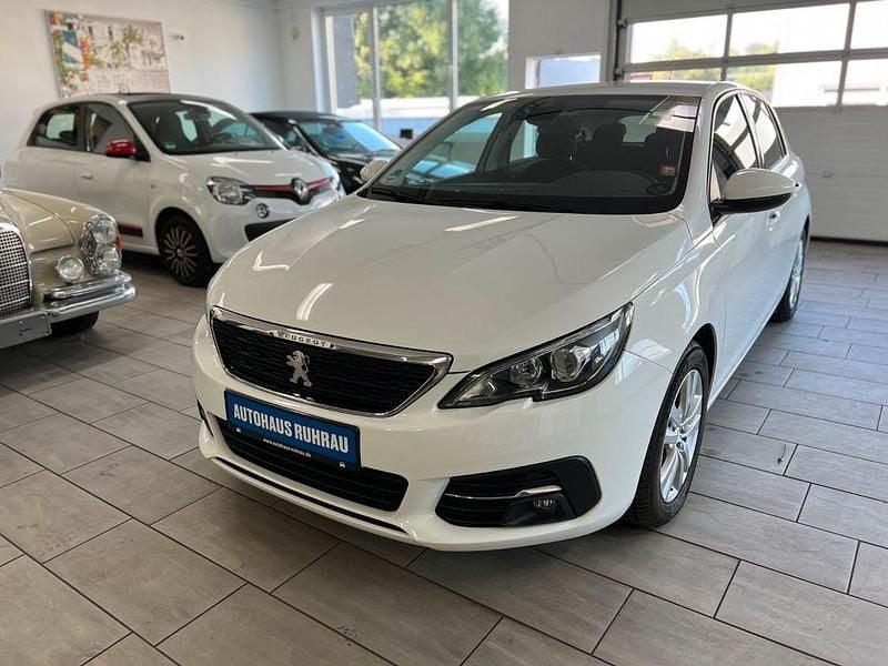 Weiß Gebraucht 2021 Peugeot 308 Active Limousine | 13.300 € (Guter Preis) - Bild 1/4