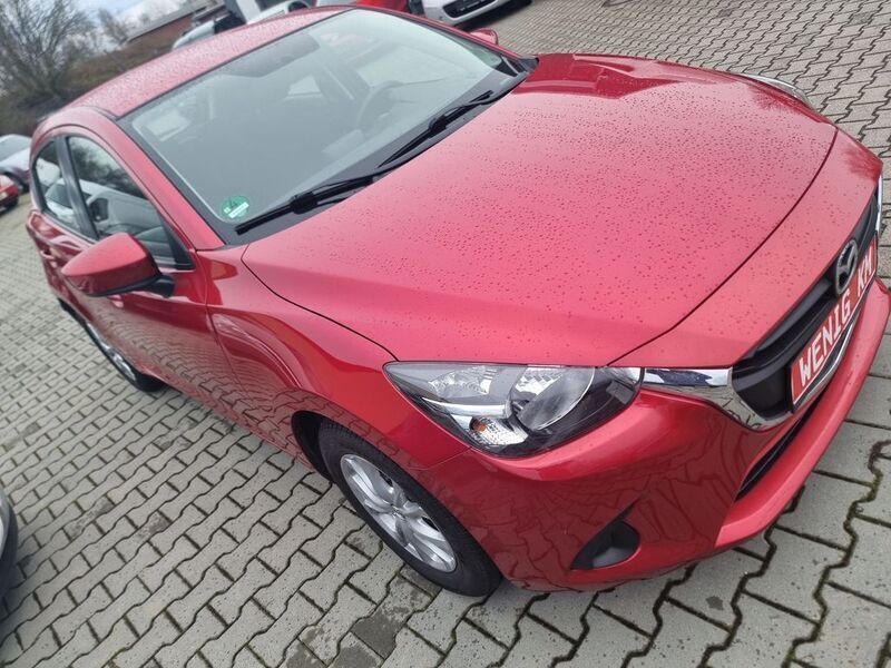 Rot Gebraucht 2016 Mazda 2 Center-Line Kleinwagen | 10.498 € (Fairer Preis) - Bild 1/4