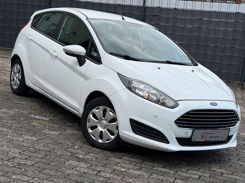 Weiß Gebraucht 2013 Ford Fiesta Trend Kleinwagen | 6.600 € (Fairer Preis) - Bild 1/4