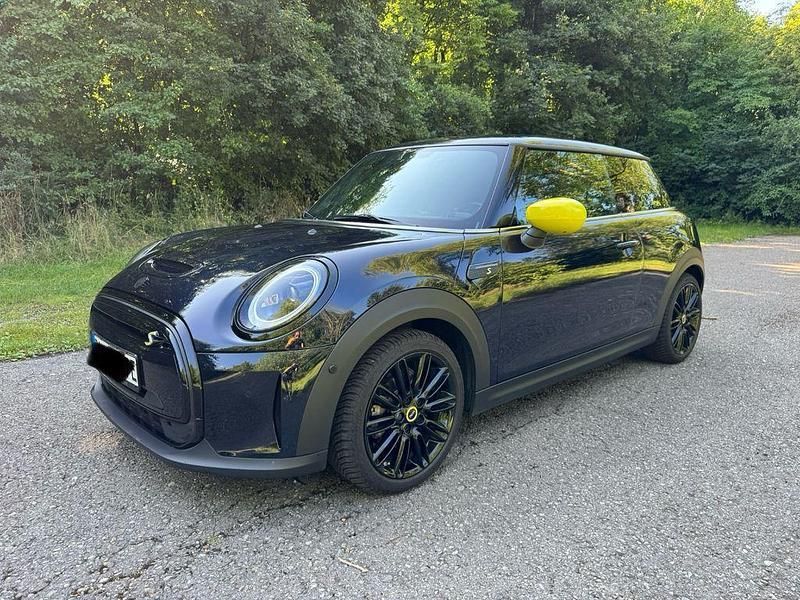 Schwarz Gebraucht 2021 Mini Cooper SE Kleinwagen | 20.300 € (Teuer) - Bild 1/4