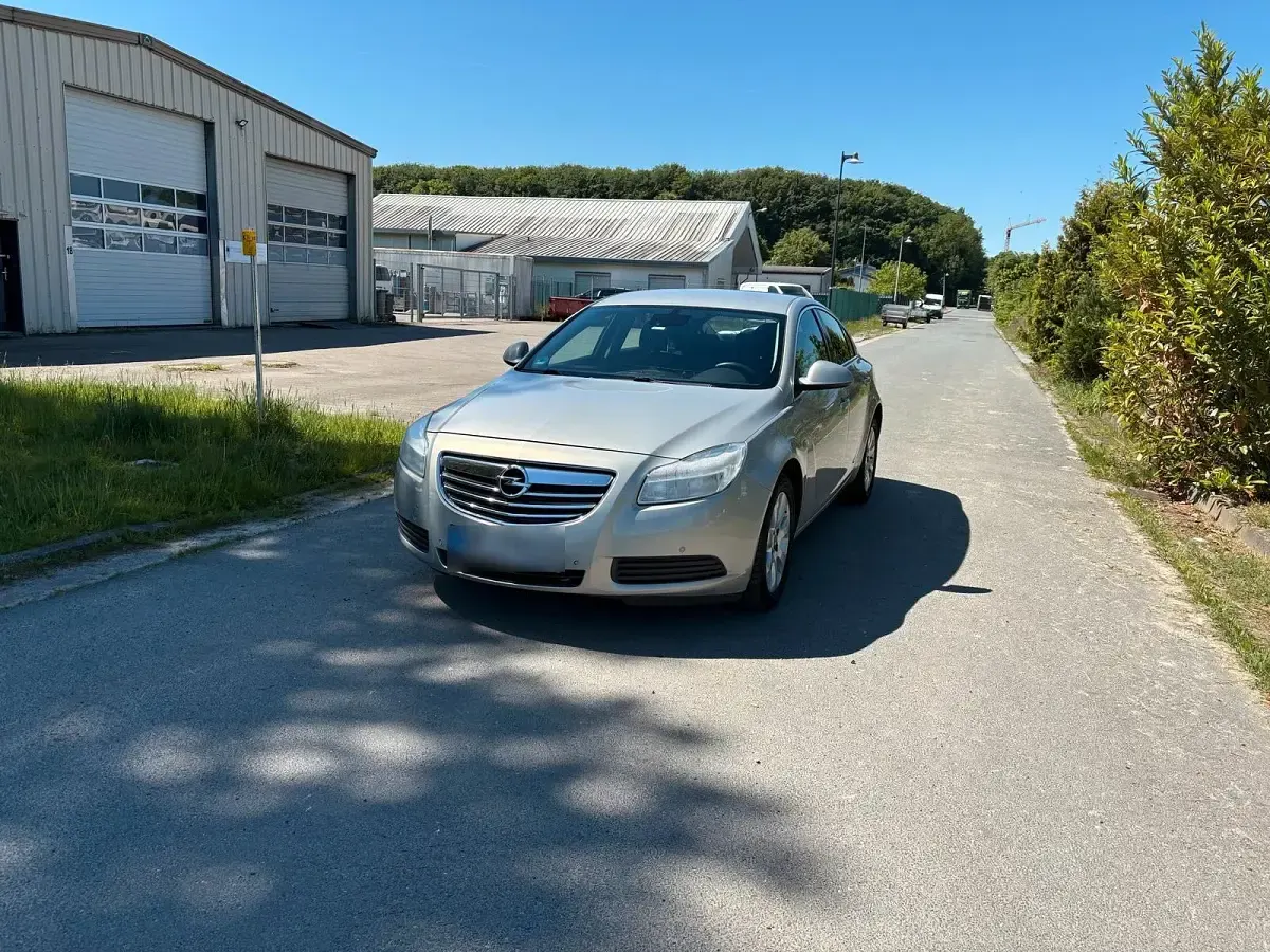 Używany Opel Insignia 115 KM (84 kW) 2010 Szary Sedan/Limuzyna