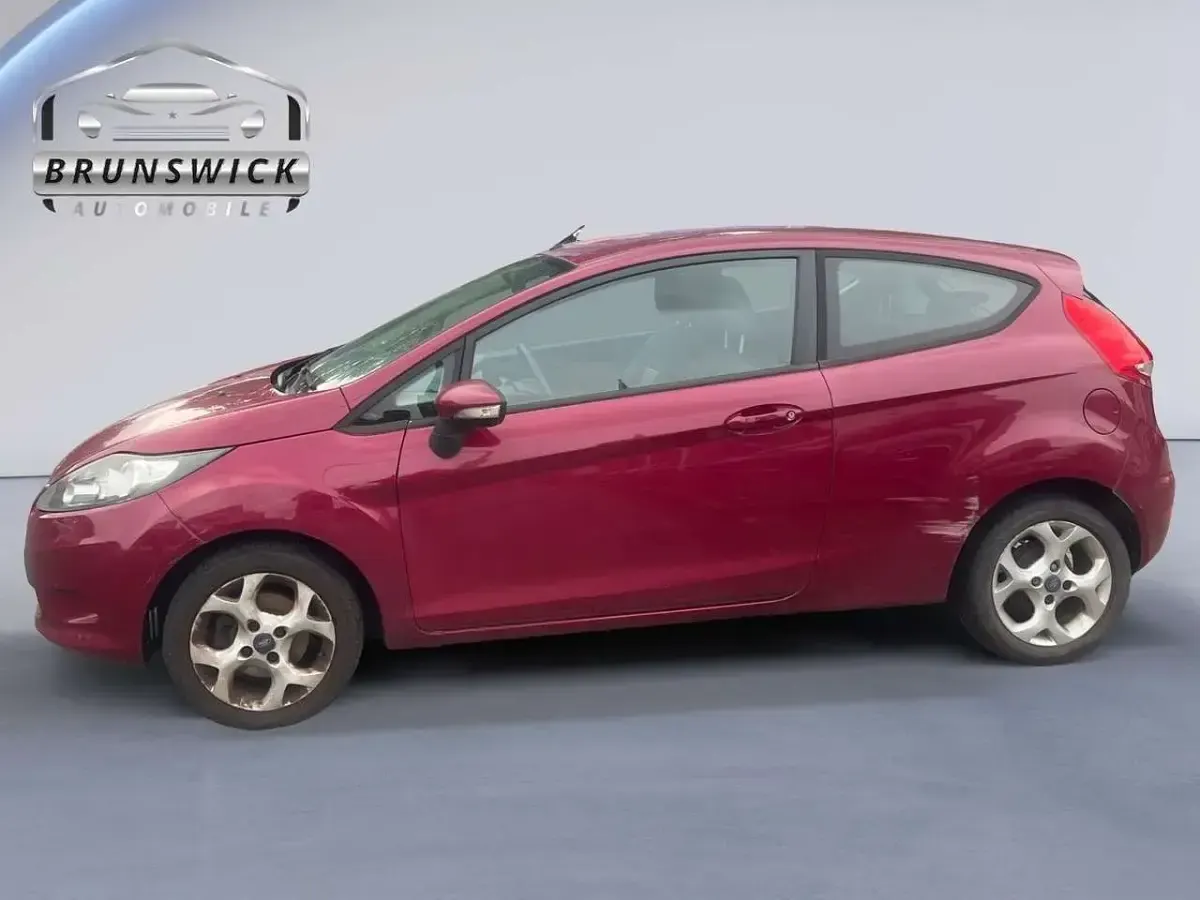Gebraucht Ford Fiesta Trend 60 PS (44 kW) 2011 Hot magenta Kleinwagen
