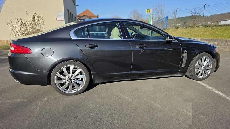 Gebraucht Jaguar XF Portfolio 241 PS (177 kW) 2011 Grau Limousine