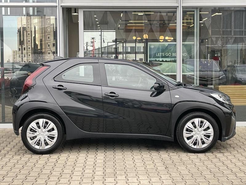 Gebraucht Toyota Aygo X X-play 72 PS (52 kW) 2023 Mysticschwarz mica SUV