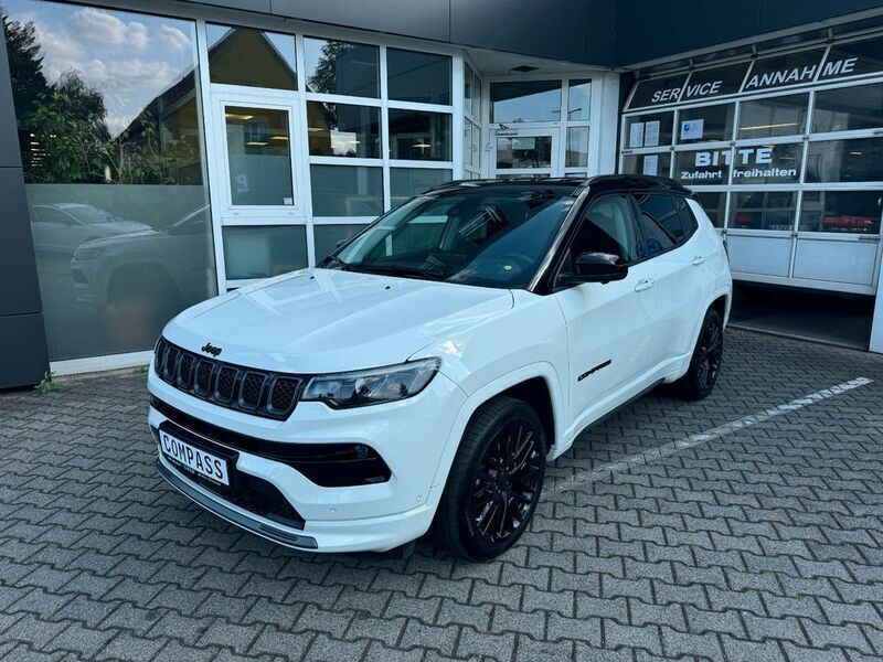 Weiß Gebraucht 2023 Jeep Compass SUV | 31.900 € (Teuer) - Bild 1/4