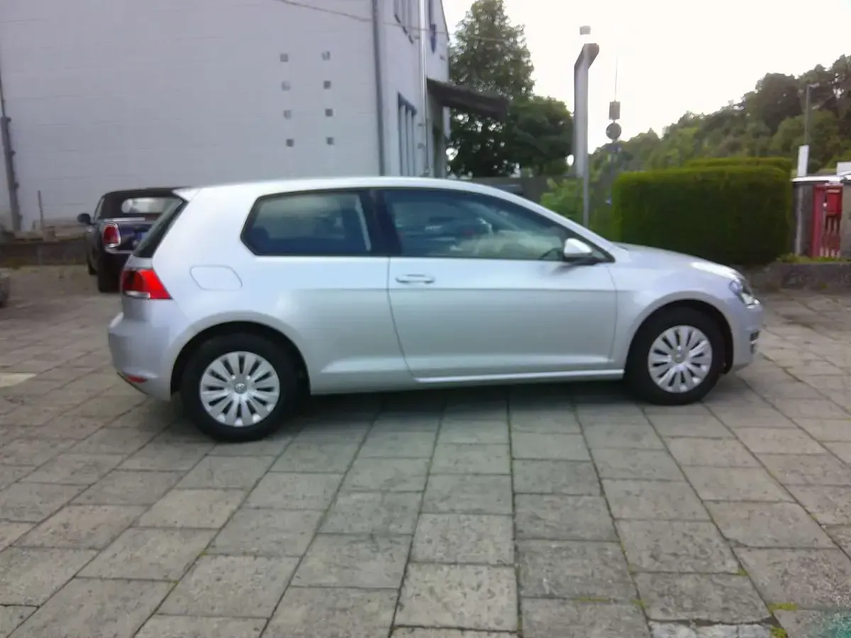 Gebraucht VW Golf VII Trendline 86 PS (63 kW) 2015 Reflexsilber metallic Kleinwagen