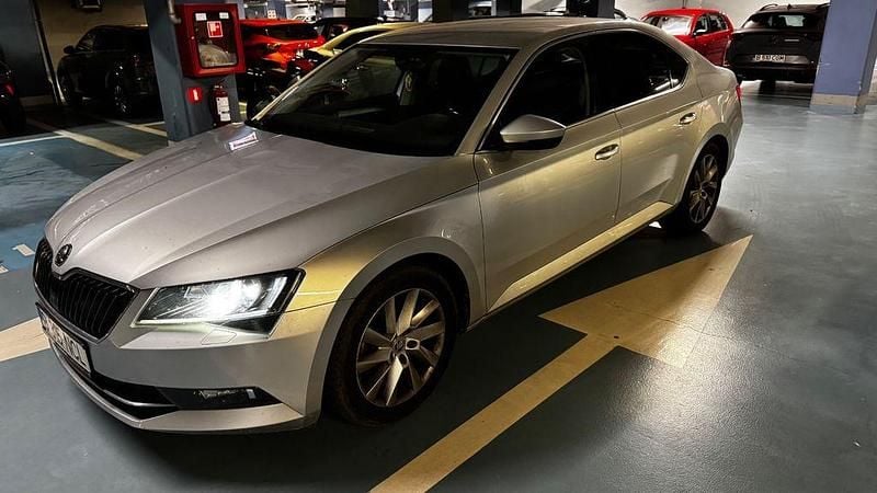 Gebraucht Skoda Superb 150 PS (110 kW) 2018 Silber Limousine