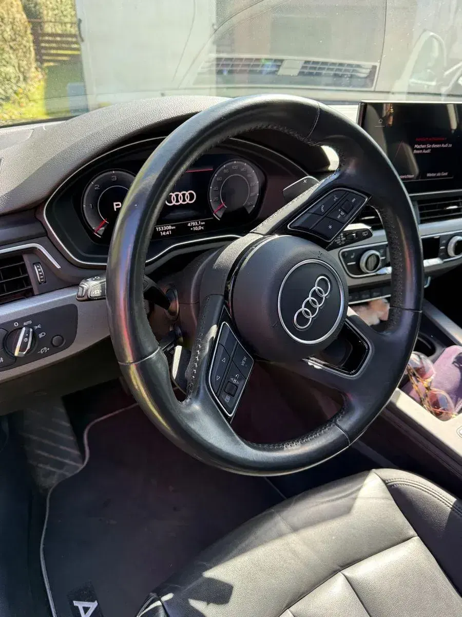 Używany Audi A4 Advanced 190 KM (139 kW) 2020 Czarny Kombi