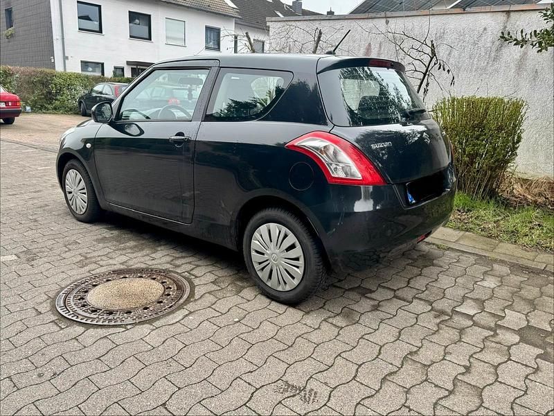 Gebraucht Suzuki Swift 94 PS (69 kW) 2015 Schwarz Kleinwagen