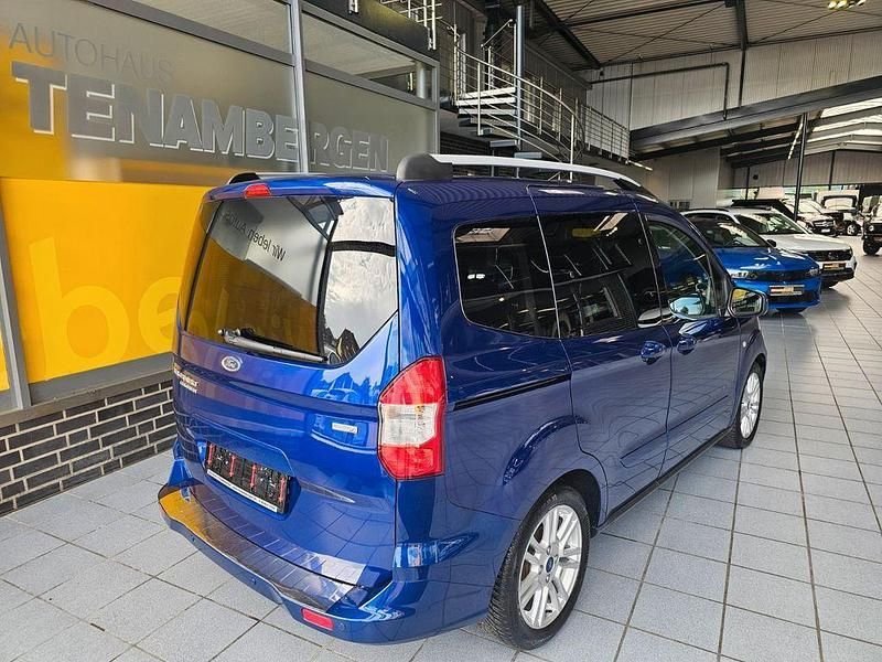 Gebraucht Ford Tourneo Courier Titanium 101 PS (74 kW) 2017 Blau Van / Kleinbus