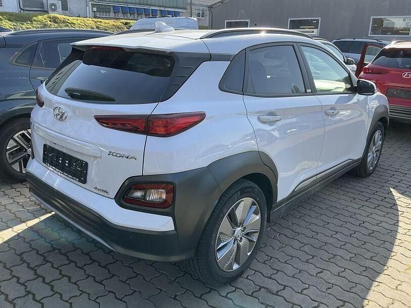 Gebraucht Hyundai Kona Style 150 kW (204 PS) 2021 Weiß SUV