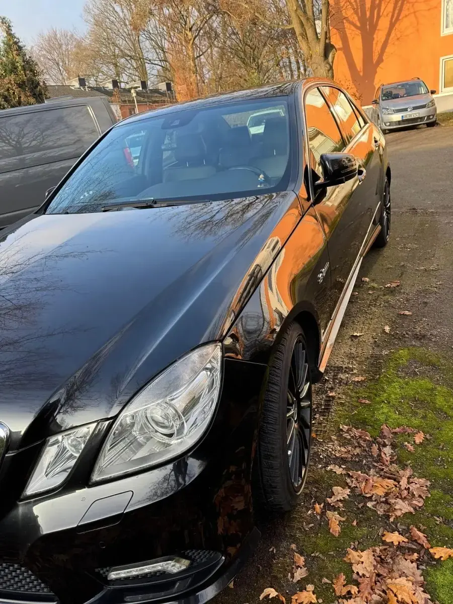 Gebraucht Mercedes E350 AMG 231 PS (169 kW) 2010 Schwarz Limousine