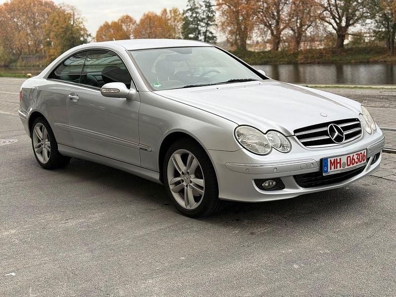 Silber Gebraucht 2009 Mercedes CLK200 Avantgarde Coupé | 8.500 € (Fairer Preis) - Bild 1/4
