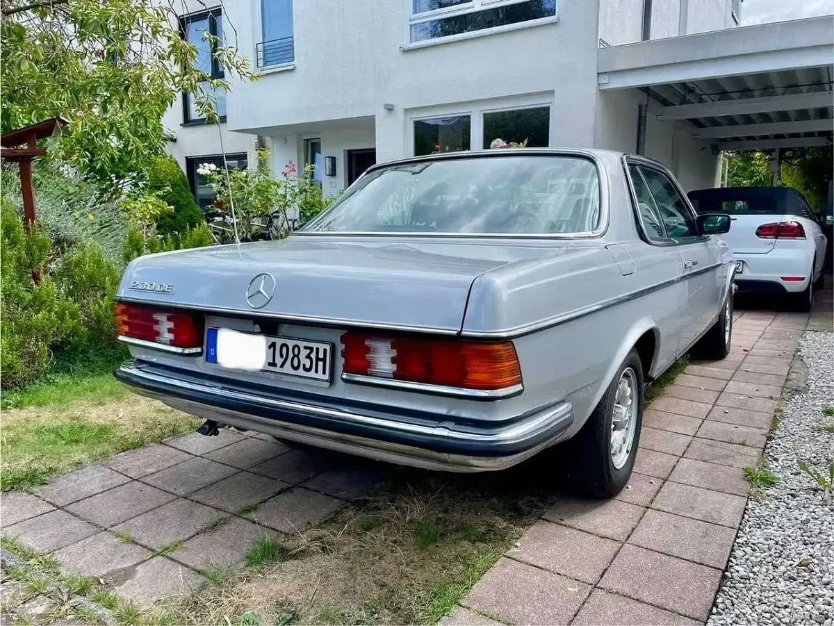 Gebraucht Mercedes 230 136 PS (100 kW) 1983 Silber Coupé