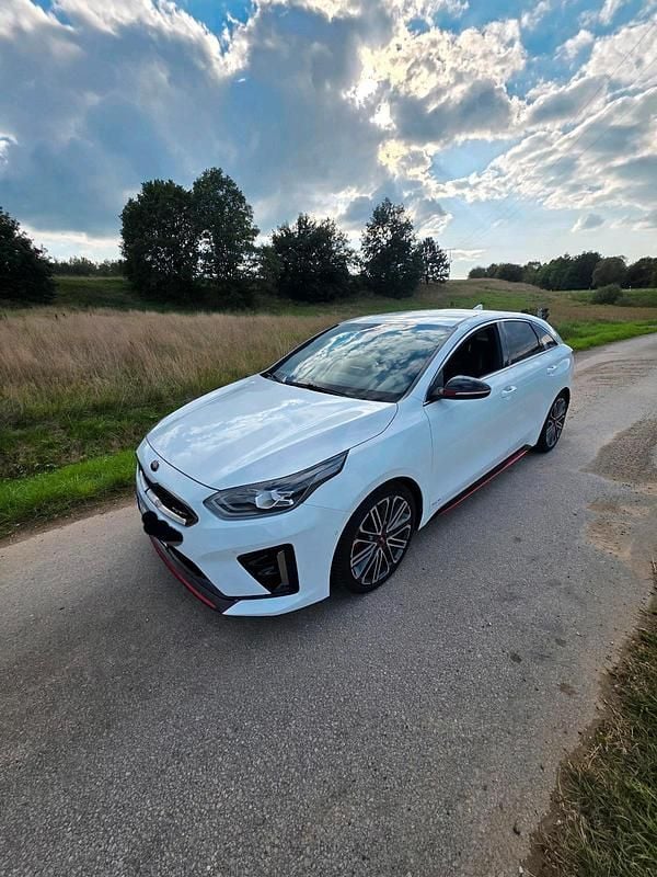 Weiß Gebraucht 2025 Kia ProCeed GT 2 Kleinwagen | 18.500 € - Bild 1/4