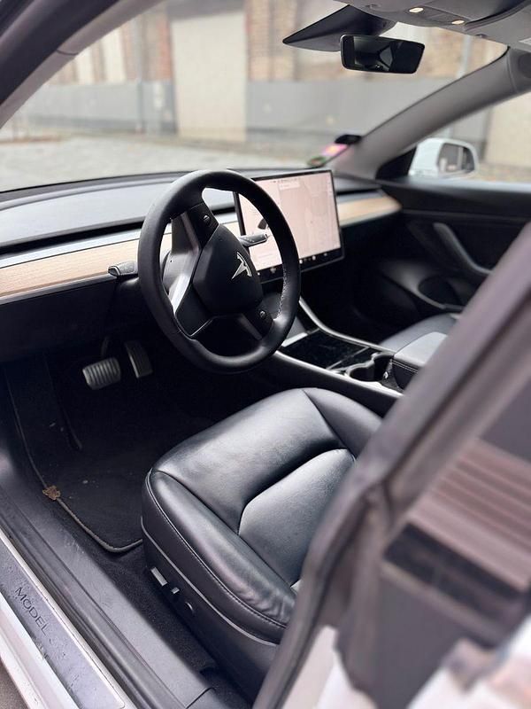 Gebraucht Tesla Model 3 Standard Range 239 kW (325 PS) 2020 Weiß Limousine