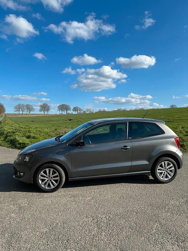 Gebraucht VW Polo Style 90 PS (66 kW) 2011 Grau Kleinwagen