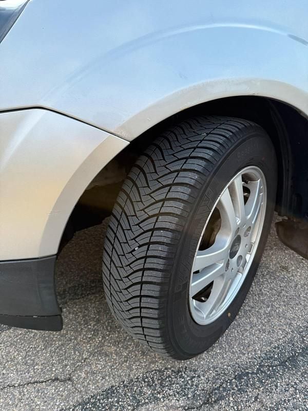 Gebraucht Ford Fiesta 55 PS (40 kW) 2004 Grau Kleinwagen