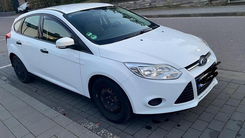 Gebraucht Ford Focus 75 PS (55 kW) 2014 Weiß Limousine