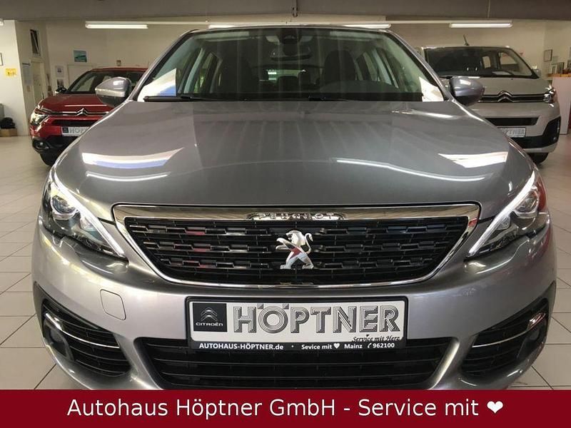 Grau Gebraucht 2021 Peugeot 308 SW Active Kombi | 16.799 € (Fairer Preis) - Bild 1/4