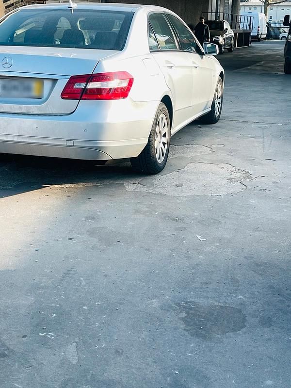 Gebraucht Mercedes E200 184 PS (135 kW) 2010 Silber Limousine