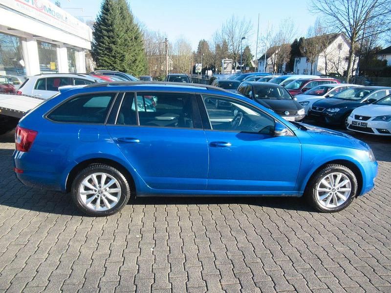 Gebraucht Skoda Octavia Ambition 150 PS (110 kW) 2015 Blau Kleinwagen