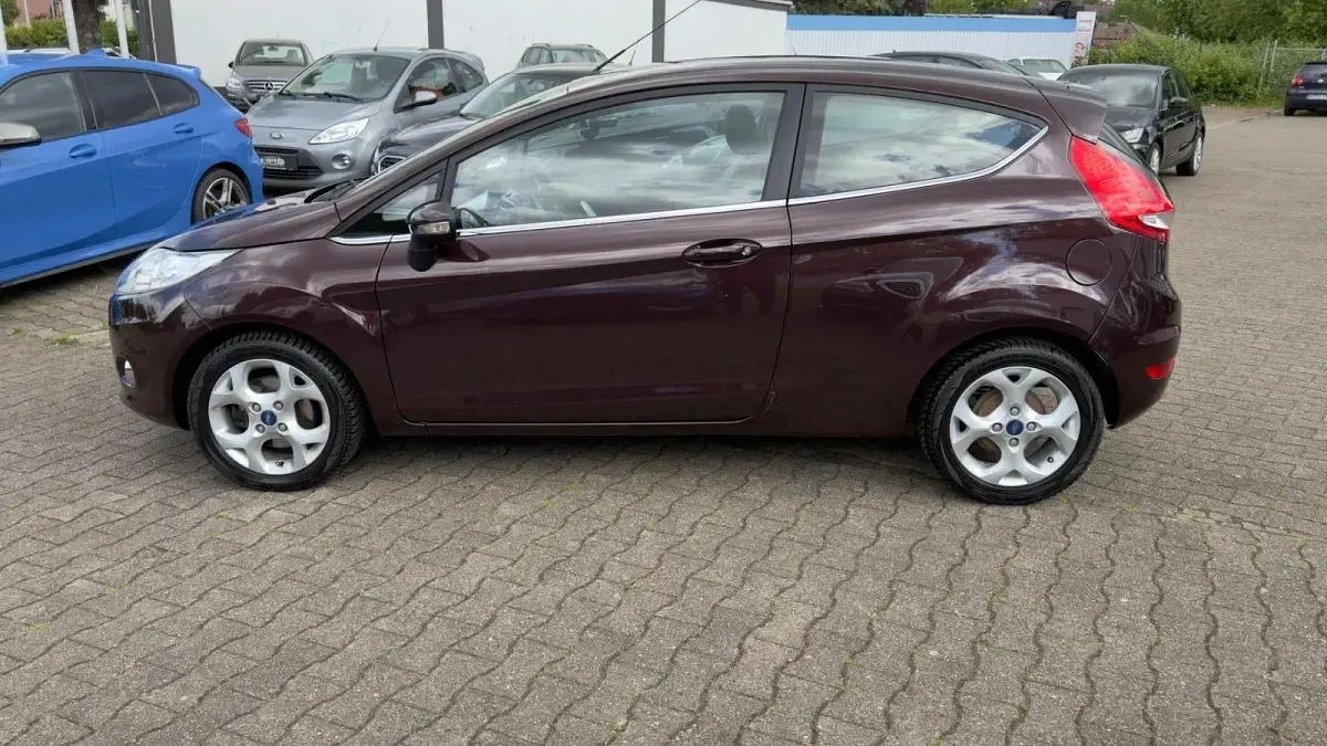 Gebraucht Ford Fiesta Titanium 95 PS (69 kW) 2011 Braun Kleinwagen