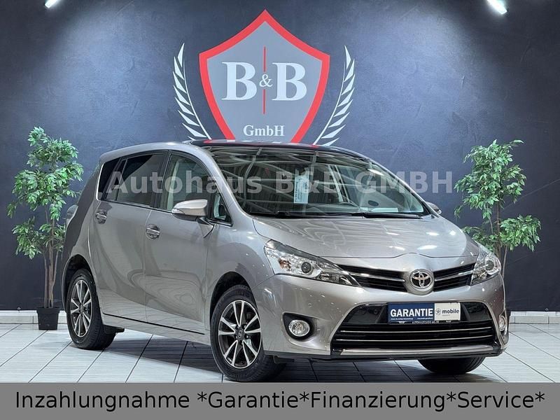 Grau Gebraucht 2015 Toyota Verso Skyview Edition Van / Kleinbus | 12.990 € (Fairer Preis) - Bild 1/4