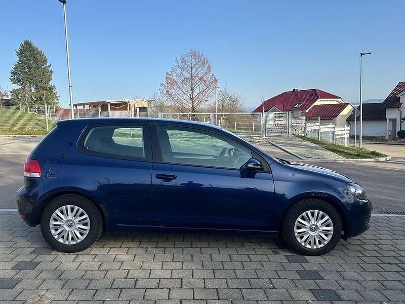 Gebraucht VW Golf VI Trendline 102 PS (75 kW) 2009 Blau Kleinwagen