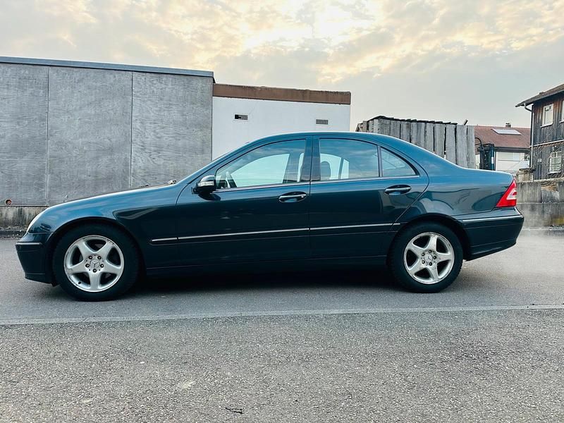 Gebraucht Mercedes C180 143 PS (105 kW) 2005 Limousine