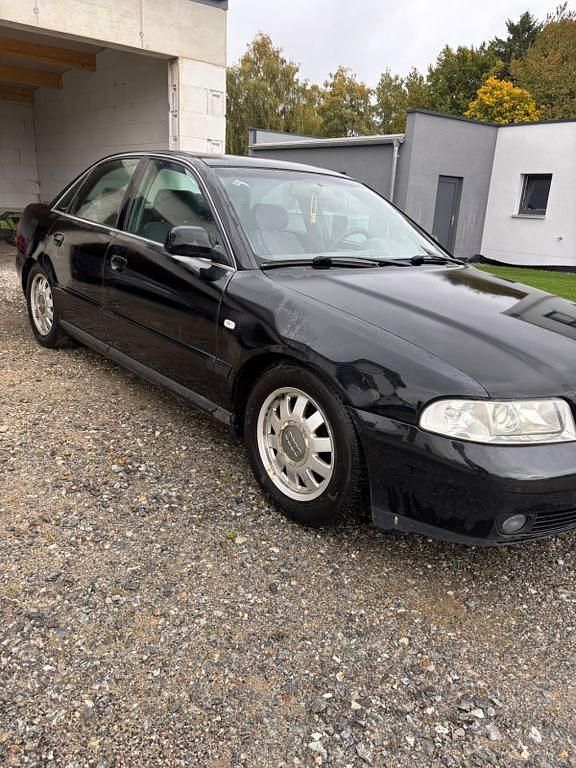 Schwarz Gebraucht 1999 Audi A4 Limousine | 550 € (Superpreis) - Bild 1/4