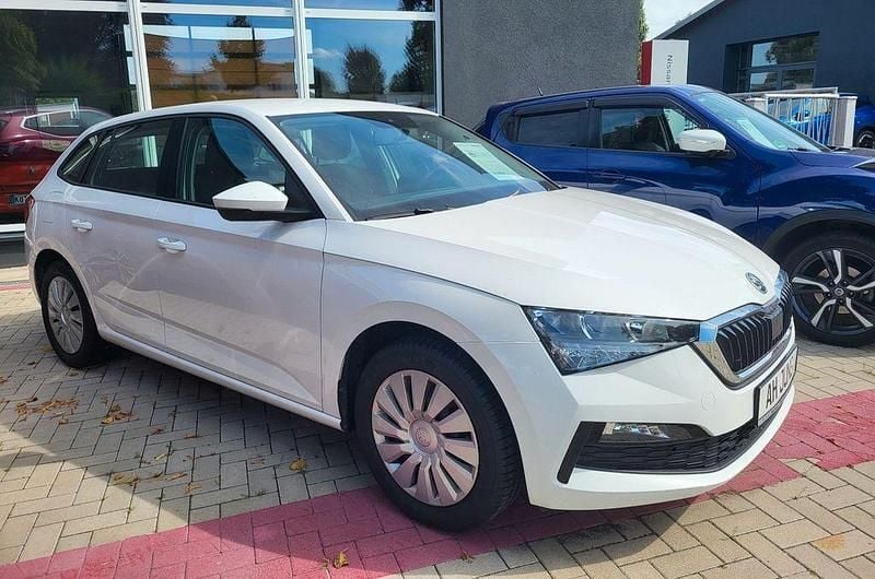 Weiß Gebraucht 2019 Skoda Scala Ambition Kleinwagen | 13.699 € (Guter Preis) - Bild 1/4