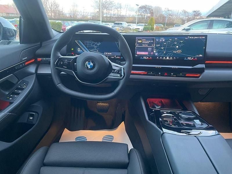Gebraucht BMW 520 Performance 197 PS (144 kW) 2024 Blau Kombi