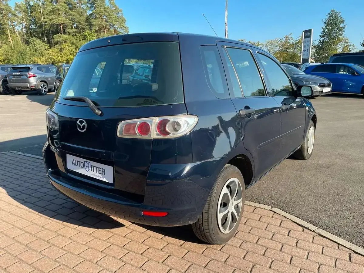 Używany Mazda 2 Comfort 75 KM (55 kW) 2006 Niebieski Hatchback