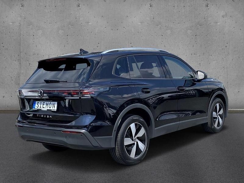 Gebraucht VW Tiguan Life 150 PS (110 kW) 2024 Schwarz SUV