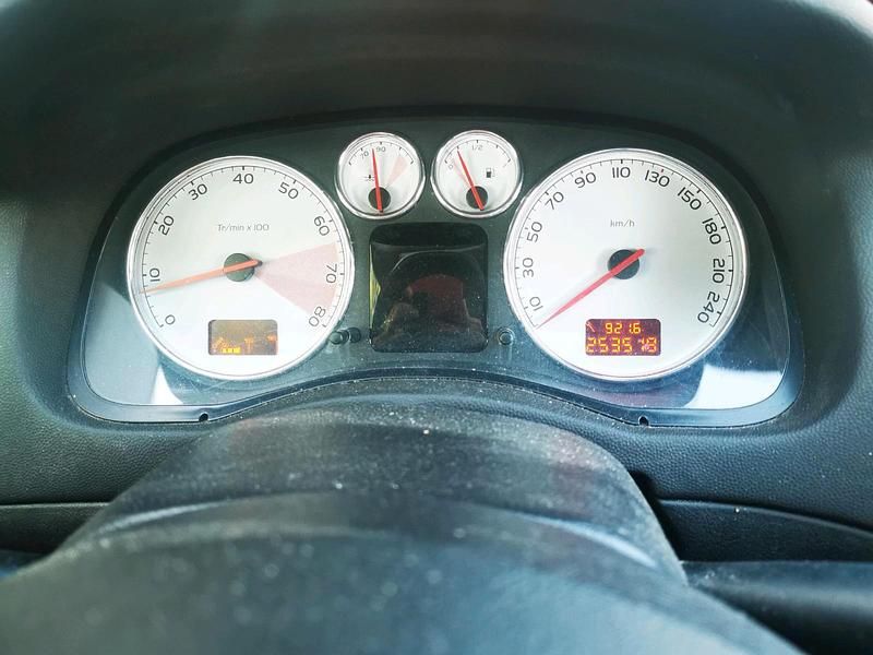 Grau Gebraucht 2007 Peugeot 307 CC Cabrio | 700 € - Bild 1/1
