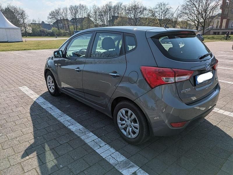 Gebraucht Hyundai i20 125 PS (91 kW) 2019 Grau Kleinwagen
