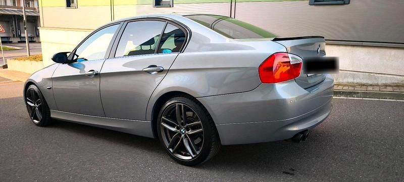 Gebraucht BMW 325 218 PS (160 kW) 2006 Silber Limousine