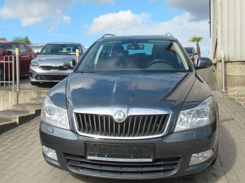 Grau Gebraucht 2011 Skoda Octavia Elegance Kombi | 6.890 € (Guter Preis) - Bild 1/4