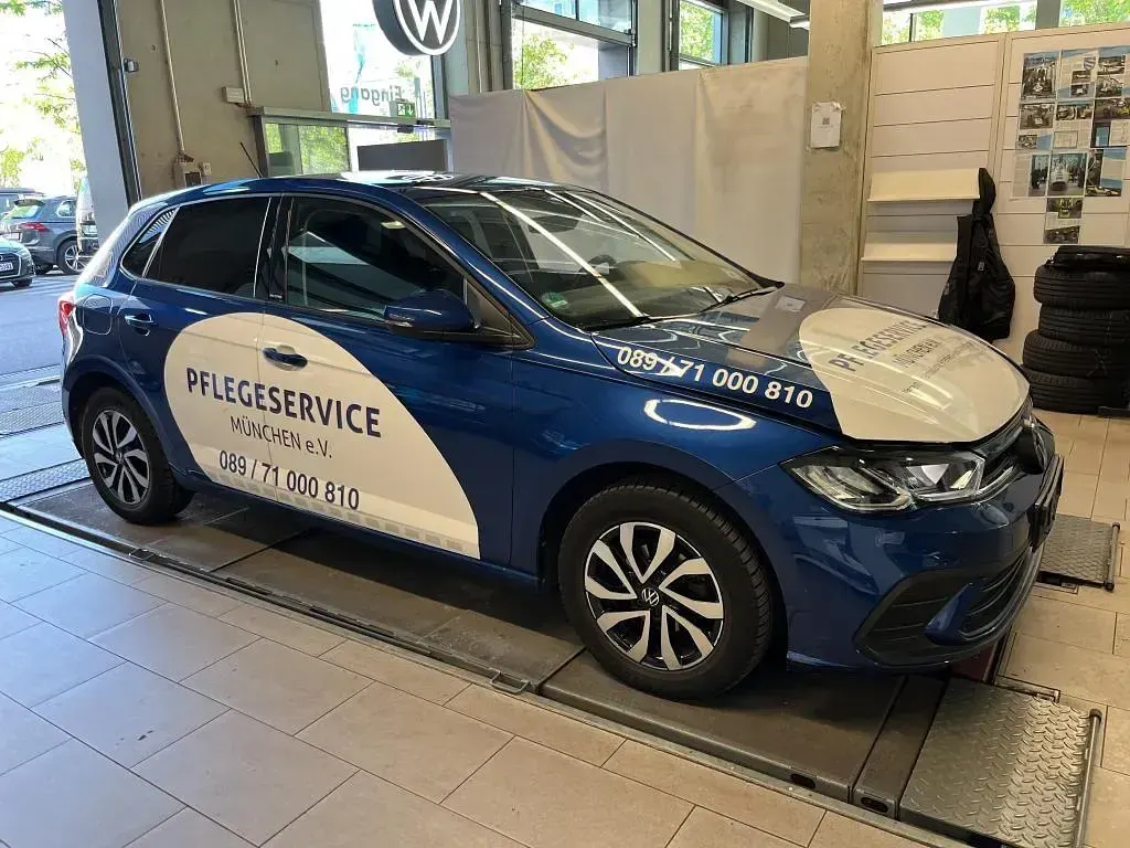 Gebraucht VW Polo Life 95 PS (69 kW) 2023 Reef blue metallic Kleinwagen