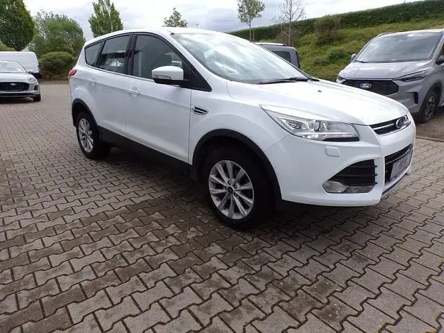 Gebraucht Ford Kuga Titanium 150 PS (110 kW) 2015 Weiß SUV