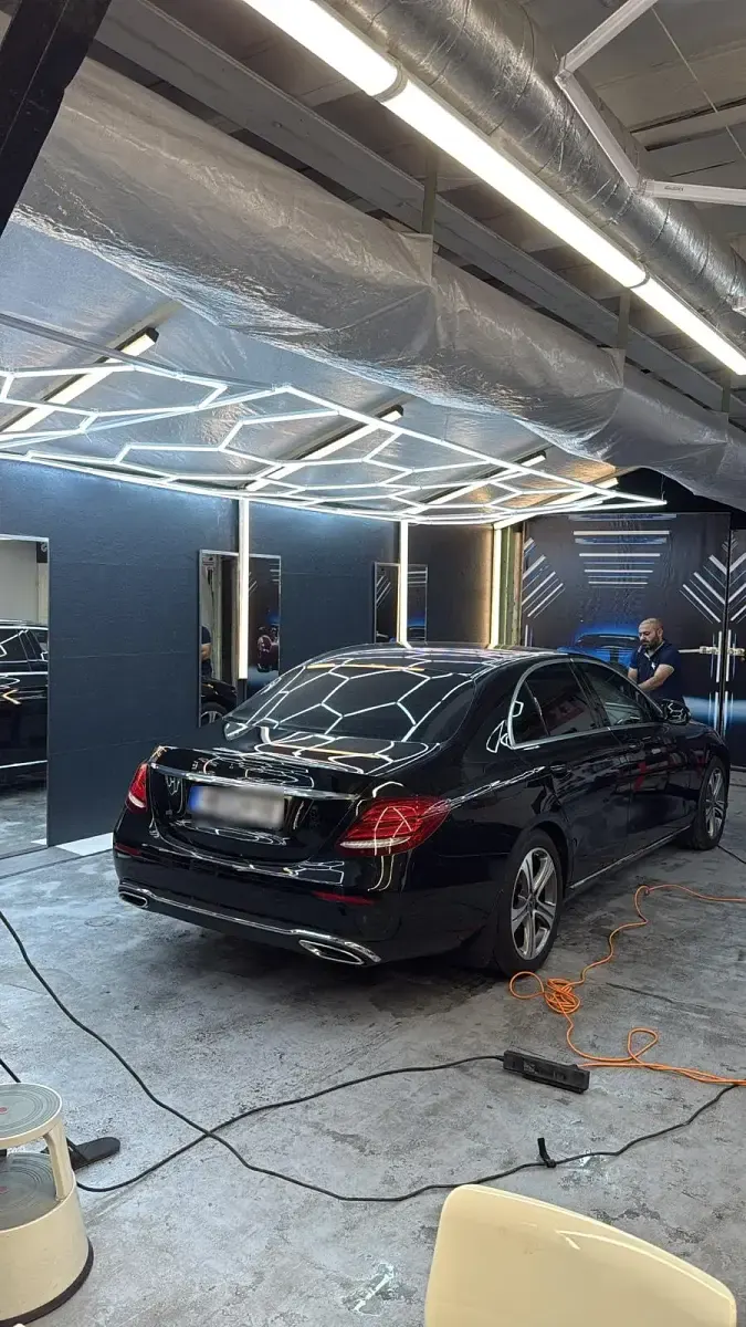 Gebraucht Mercedes E250 Avantgarde 211 PS (155 kW) 2017 Schwarz Limousine