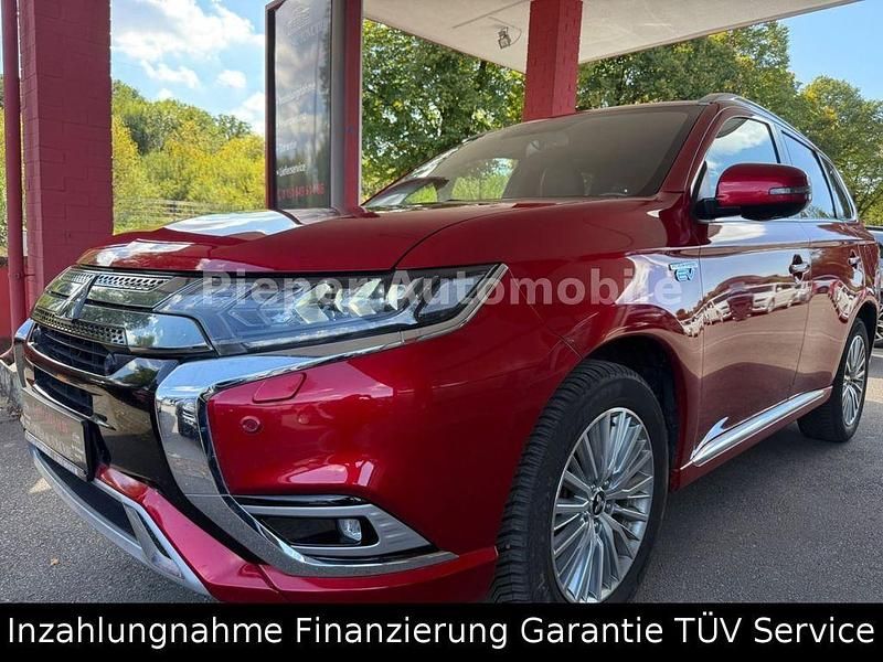 Rot Gebraucht 2020 Mitsubishi Outlander P-HEV Plus SUV | 19.990 € (Guter Preis) - Bild 1/4