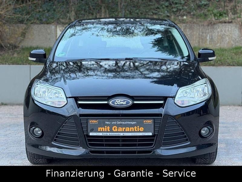 Gebraucht Ford Focus 125 PS (91 kW) 2011 Schwarz Limousine