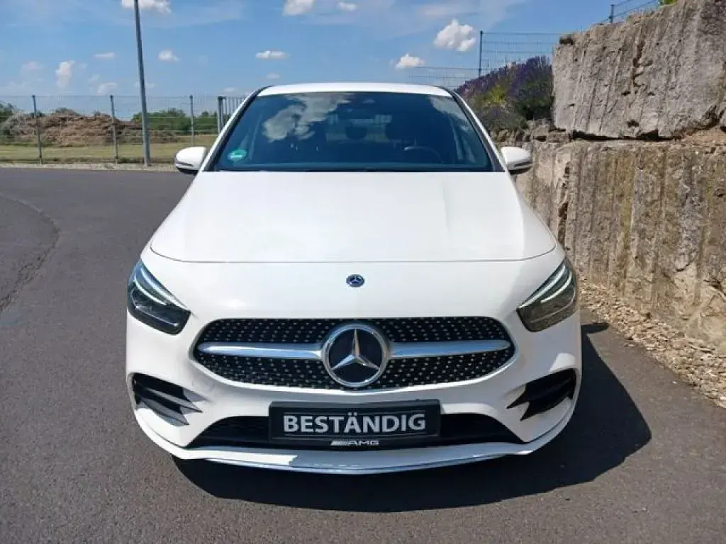Gebraucht Mercedes 200 AMG 150 PS (110 kW) 2019 Polarweiss  unilack Limousine