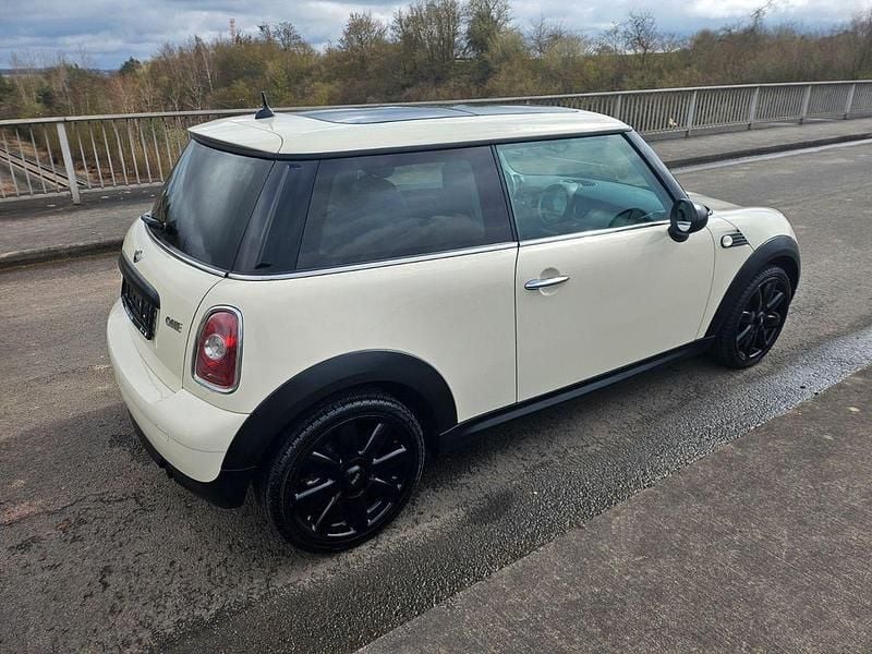 Gebraucht Mini Cooper 75 PS (55 kW) 2010 Weiß Kleinwagen
