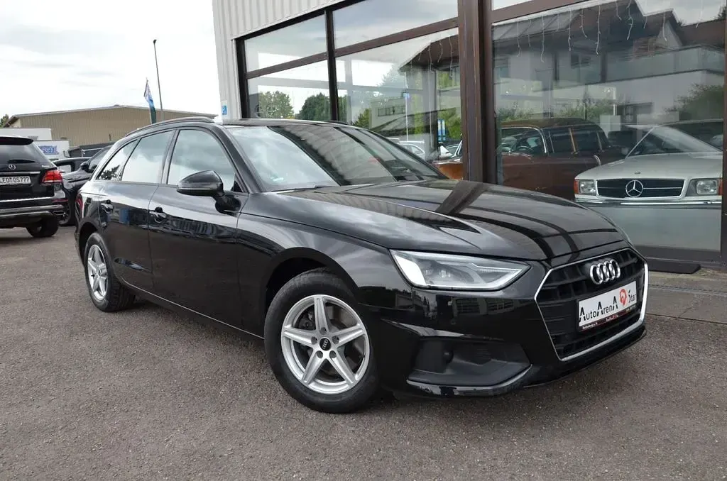 Gebraucht Audi A4 Basis 136 PS (100 kW) 2021 Schwarz Kombi
