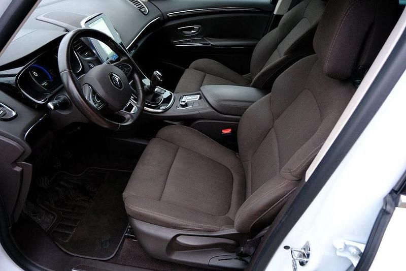 Second-hand Renault Espace Expression 131 CP (96 kW) 2016 Alb Monovolum